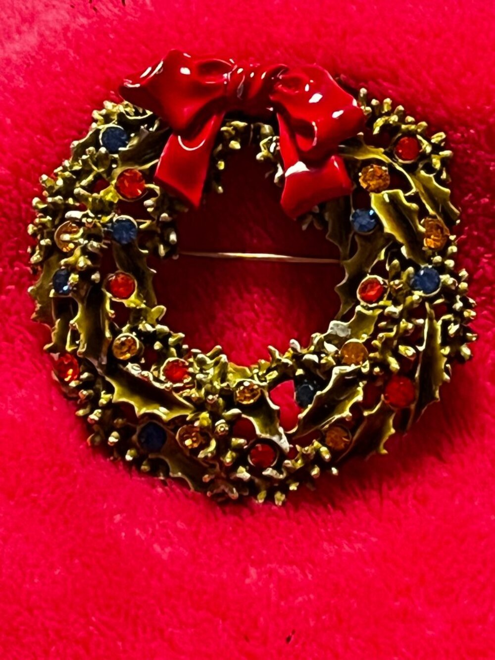 Vintage Christmas Wreath Brooch Holiday Rhinestone Pin